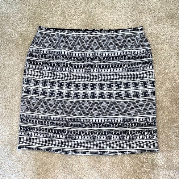 NWOT Express Mini Skirt/ Pencil skirt - Picture 1 of 3